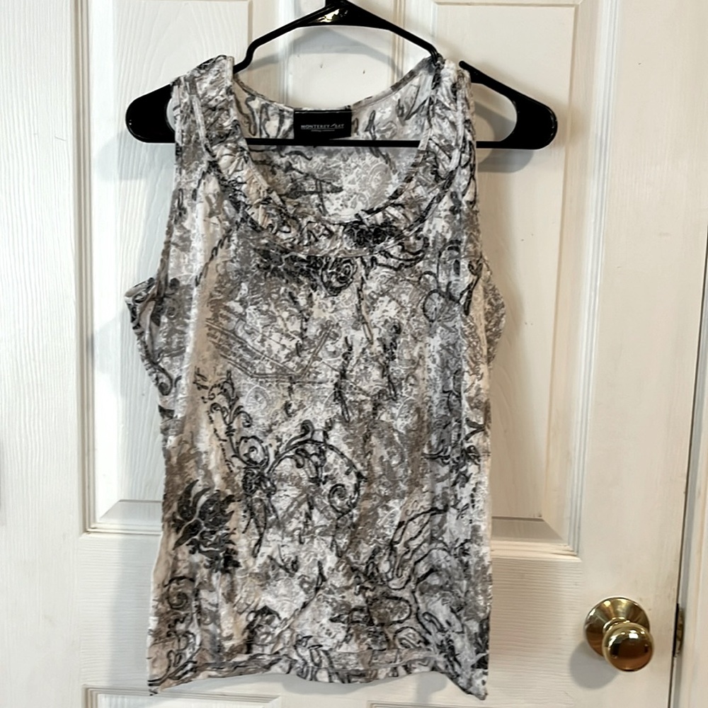 Abstract print sleeveless shirt